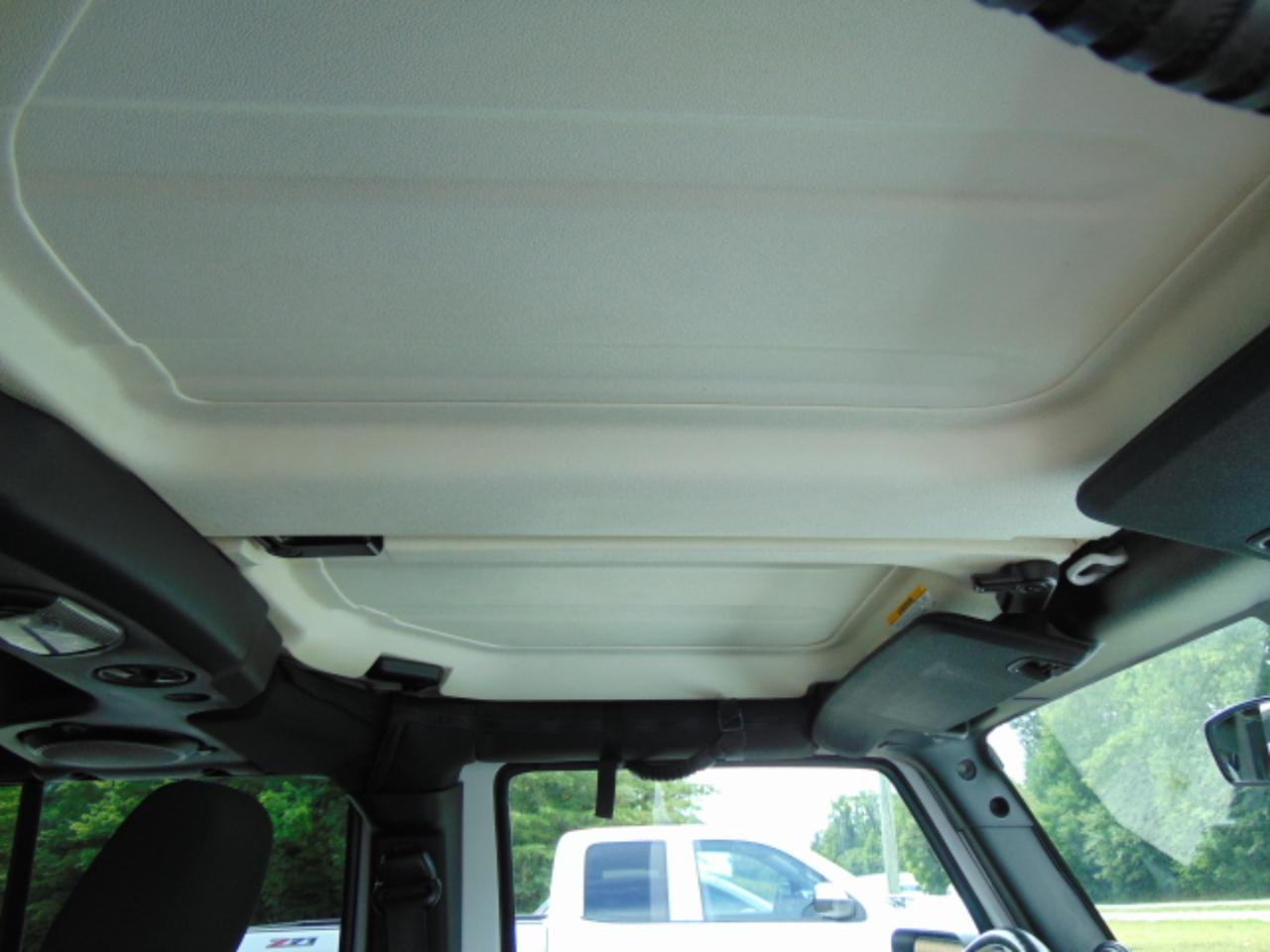 Jeep Wrangler Unlimited Sahara 4WD 2012