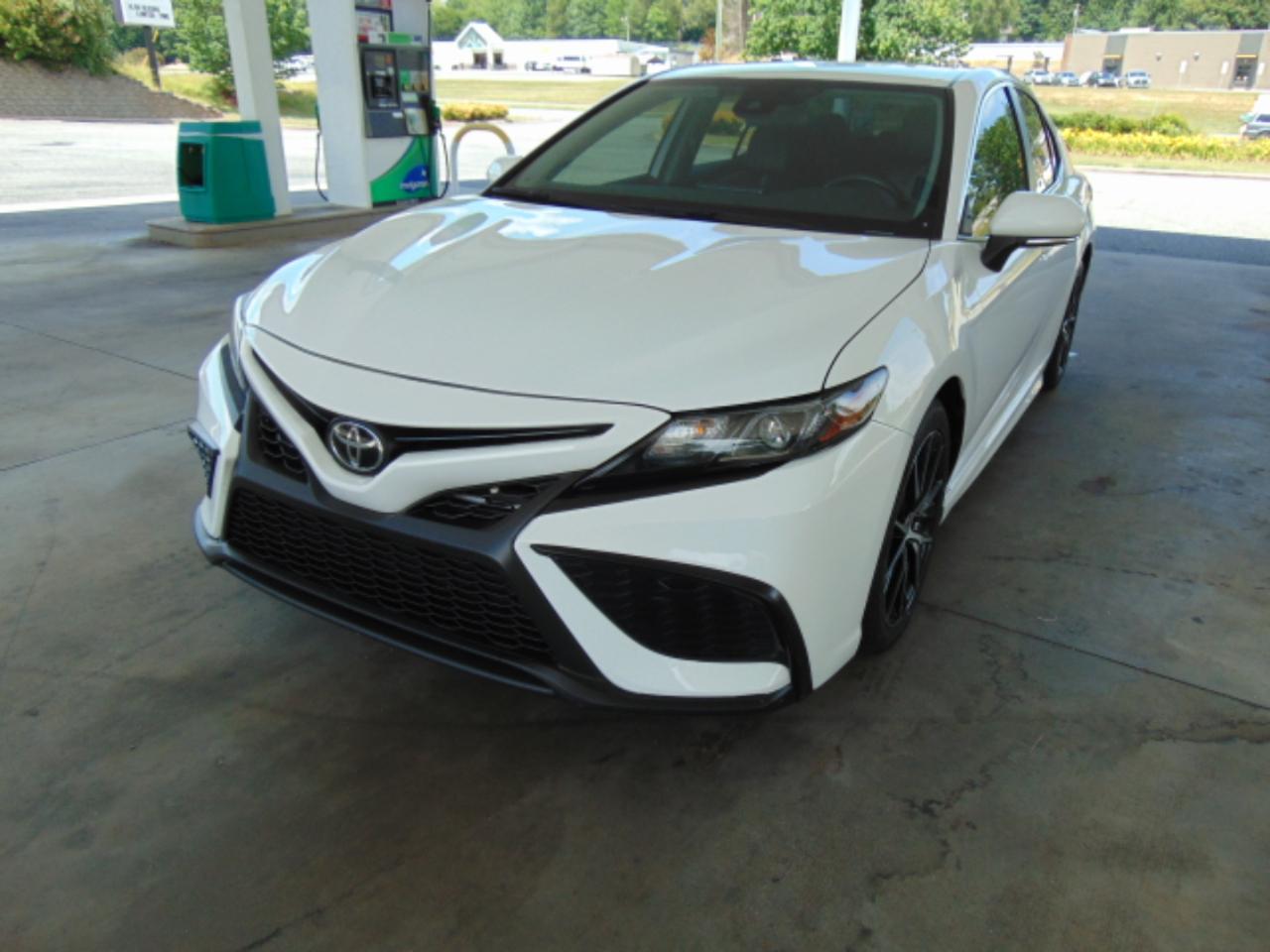 Toyota Camry SE 2022