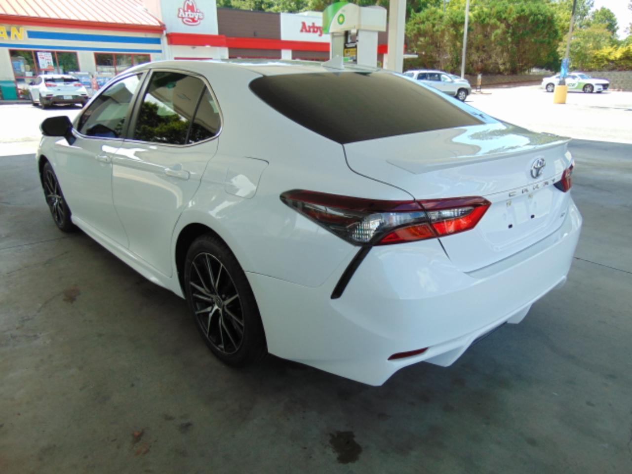 Toyota Camry SE 2022