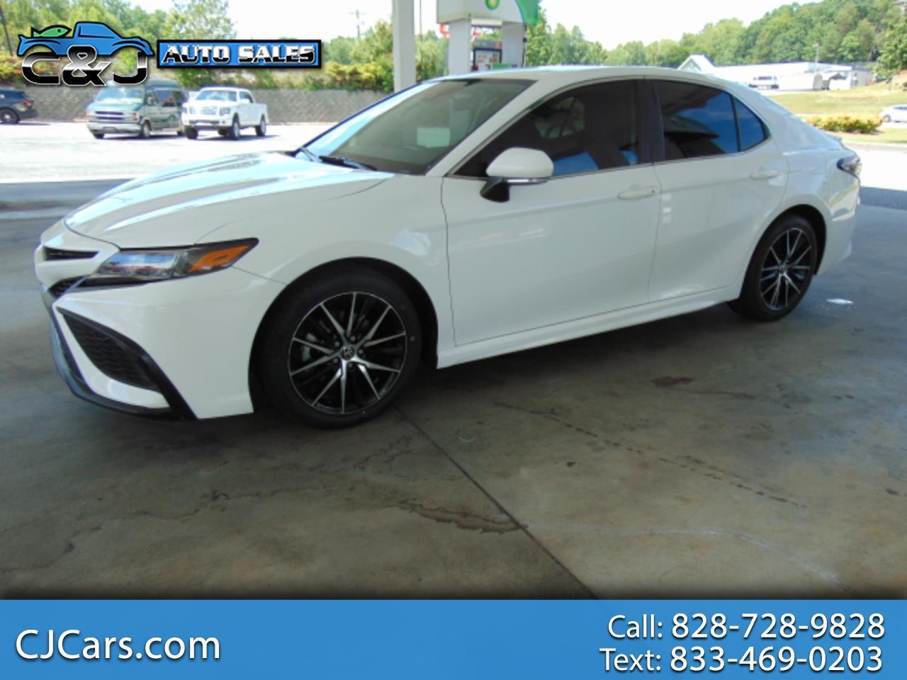 Toyota Camry SE 2022