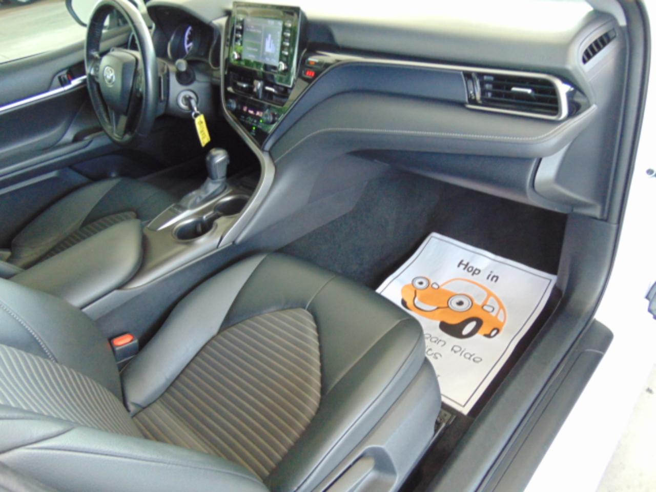 Toyota Camry SE 2022