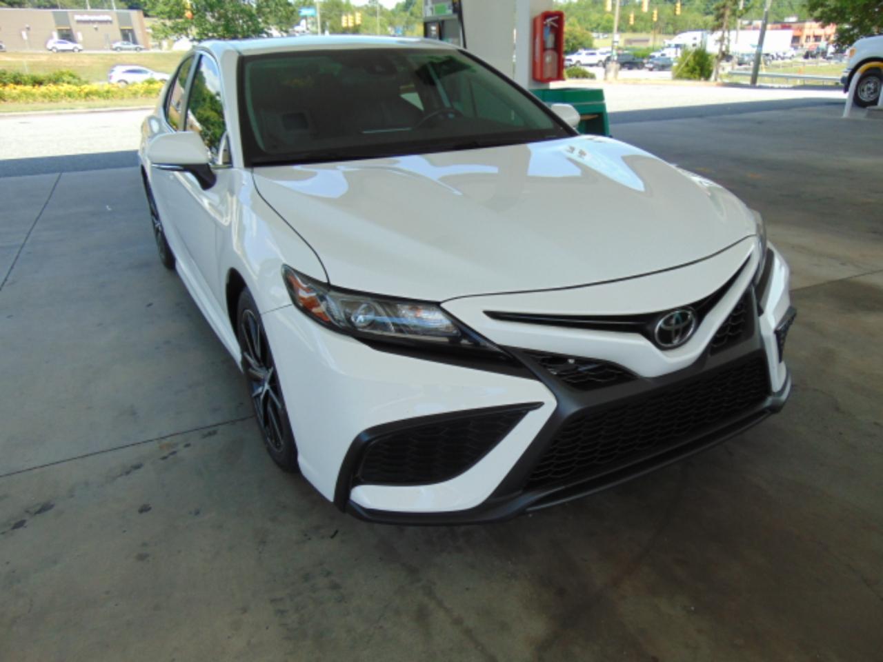 Toyota Camry SE 2022