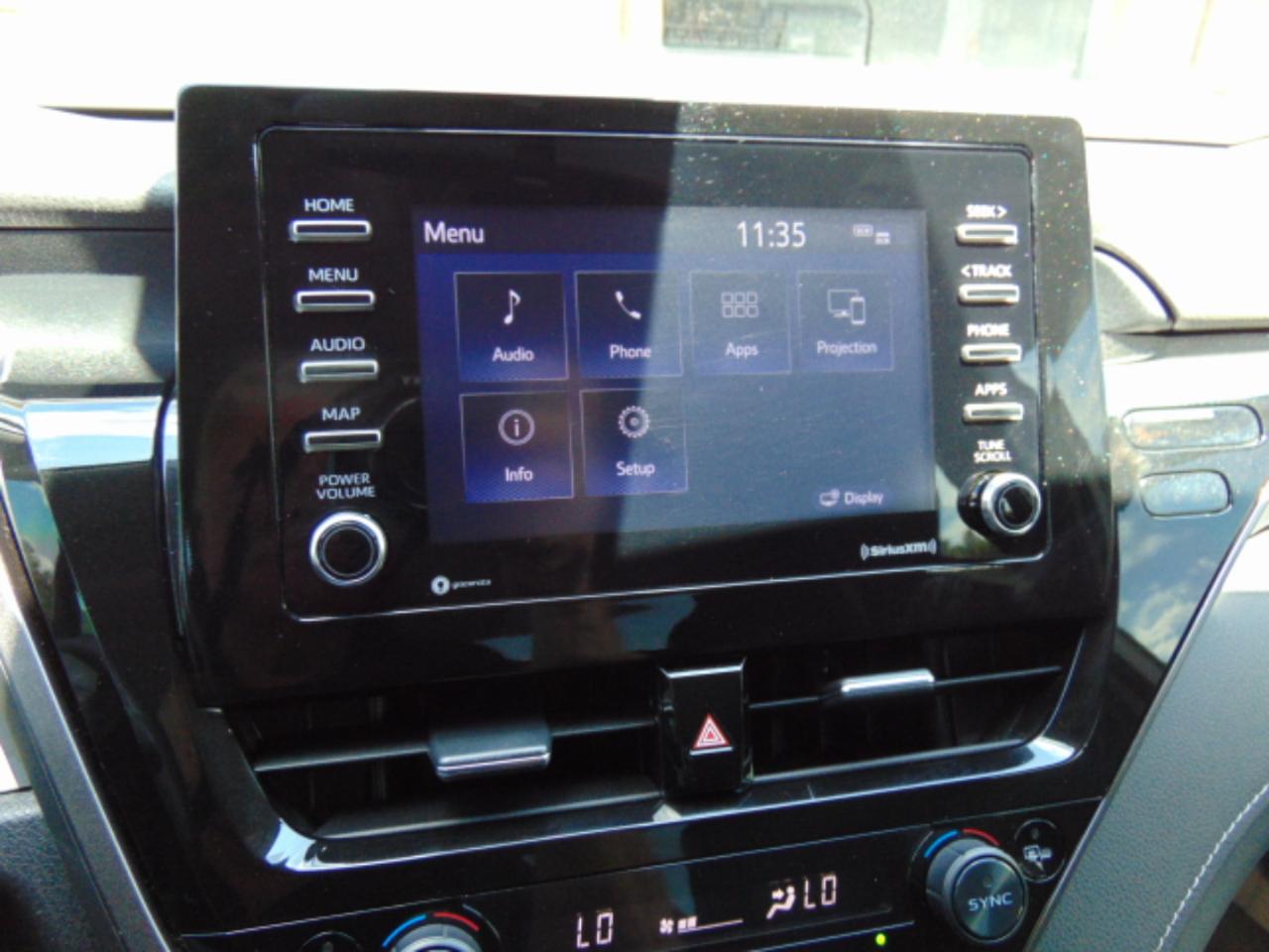 Toyota Camry SE 2022