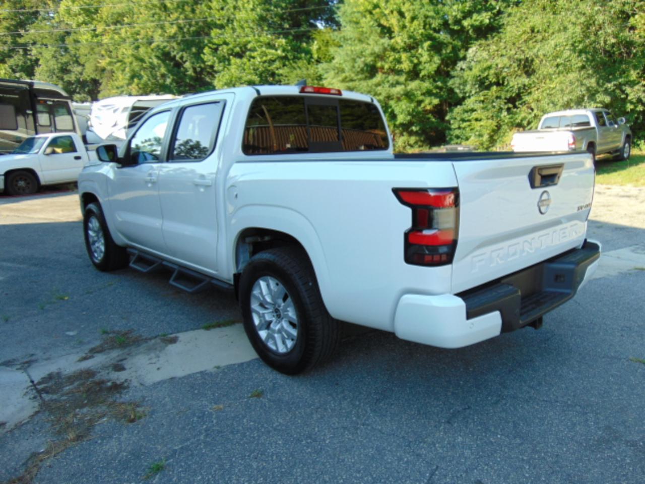 Nissan Frontier SV Crew Cab SWB 4WD 2022