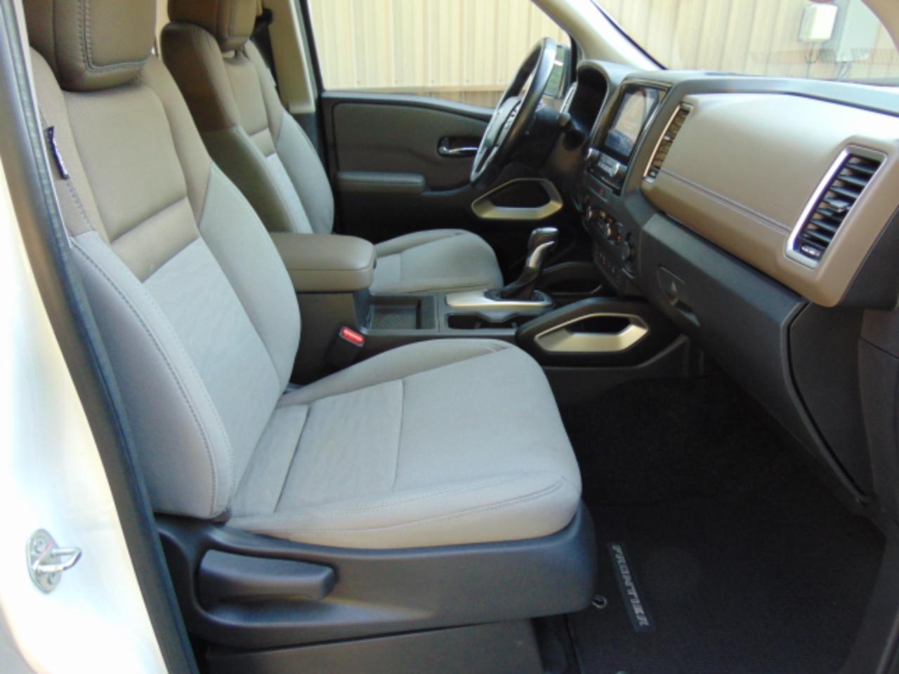 Nissan Frontier SV Crew Cab SWB 4WD 2022