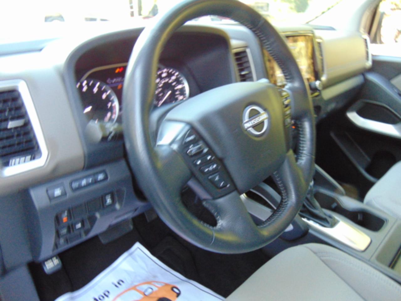 Nissan Frontier SV Crew Cab SWB 4WD 2022