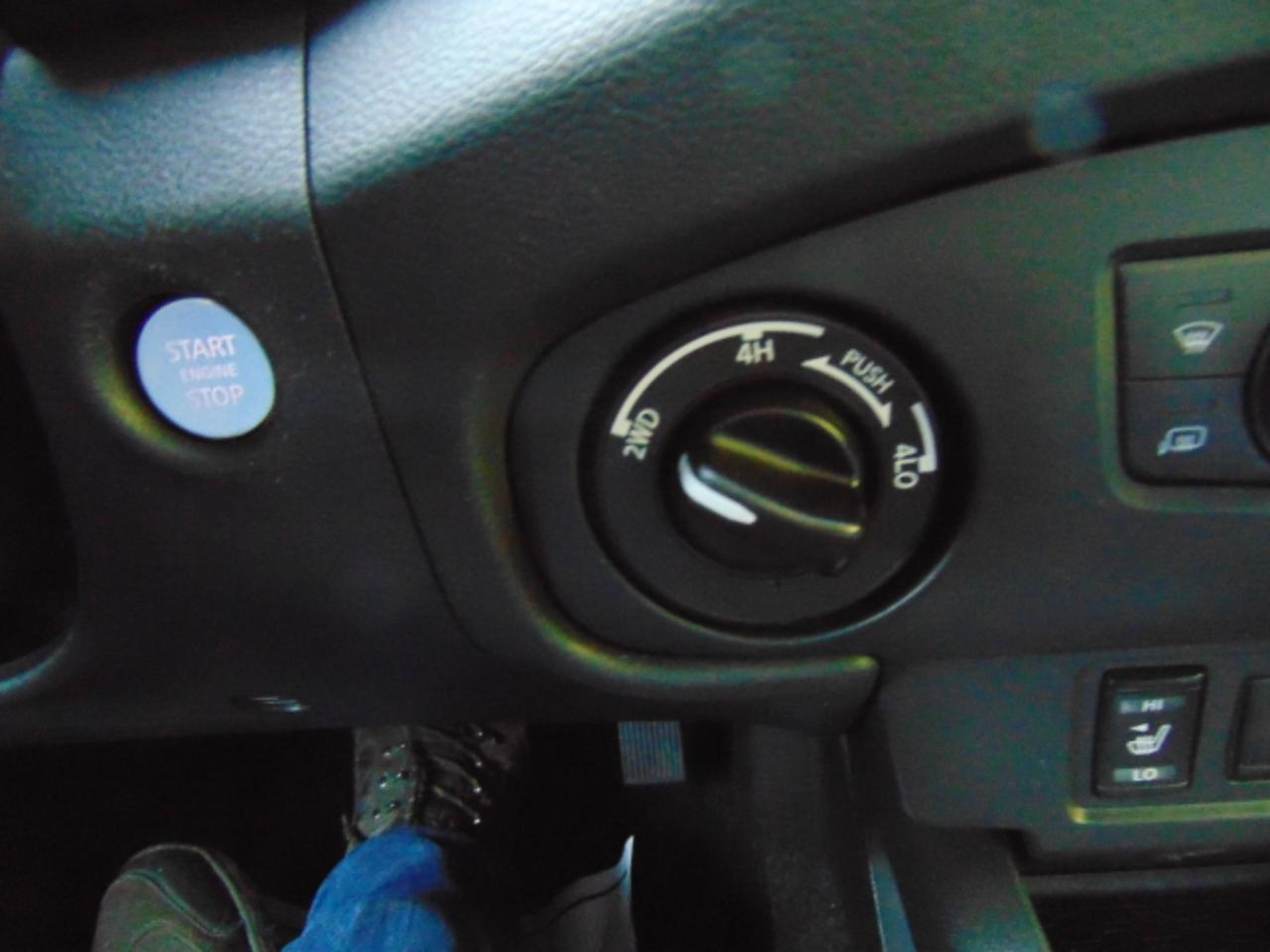 Nissan Frontier SV Crew Cab SWB 4WD 2022