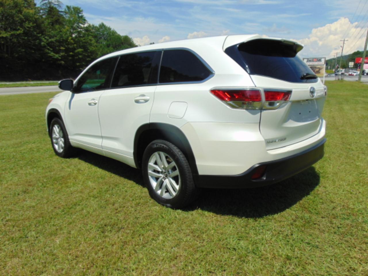 Toyota Highlander LE FWD V6 2016