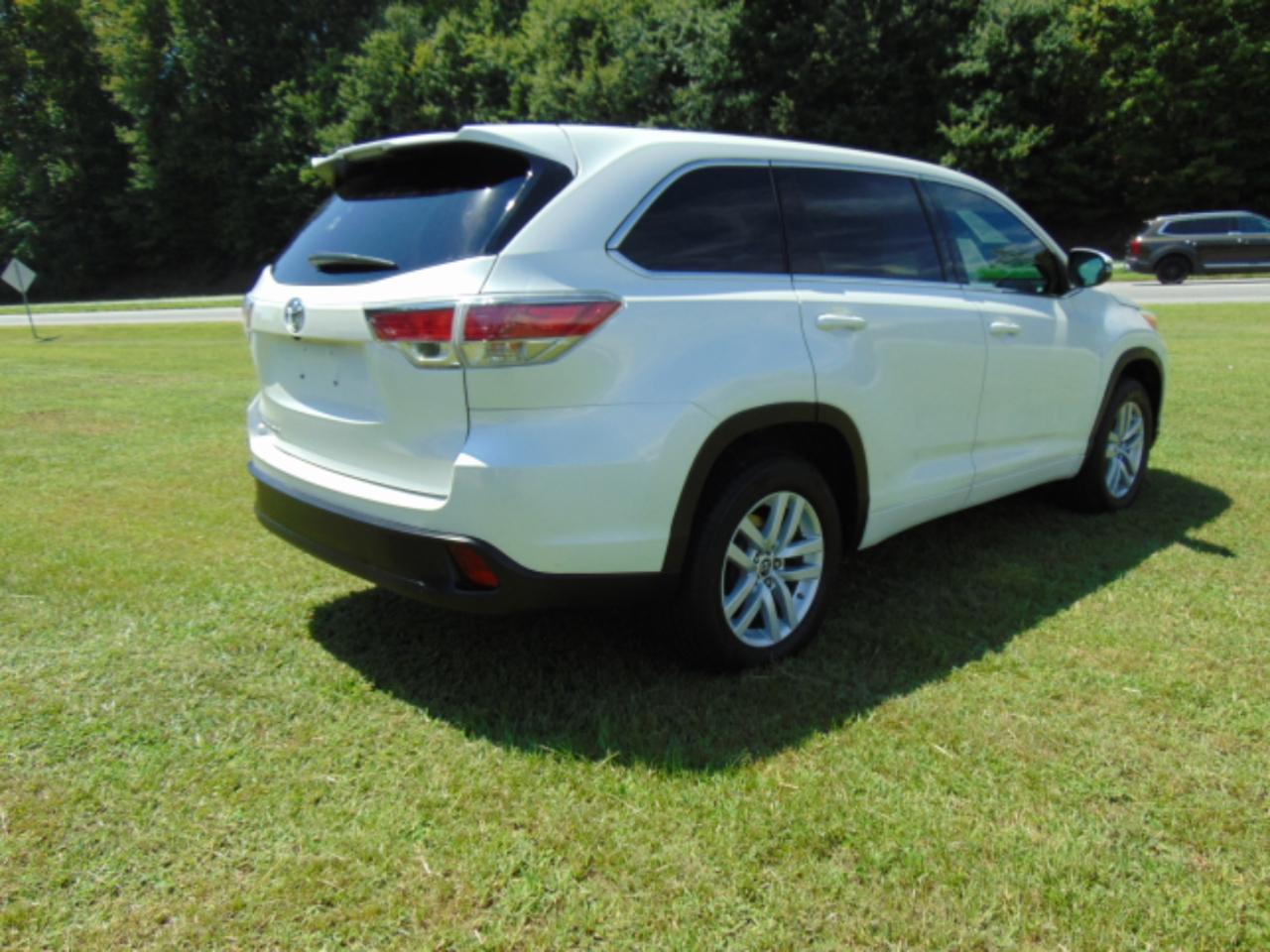 Toyota Highlander LE FWD V6 2016