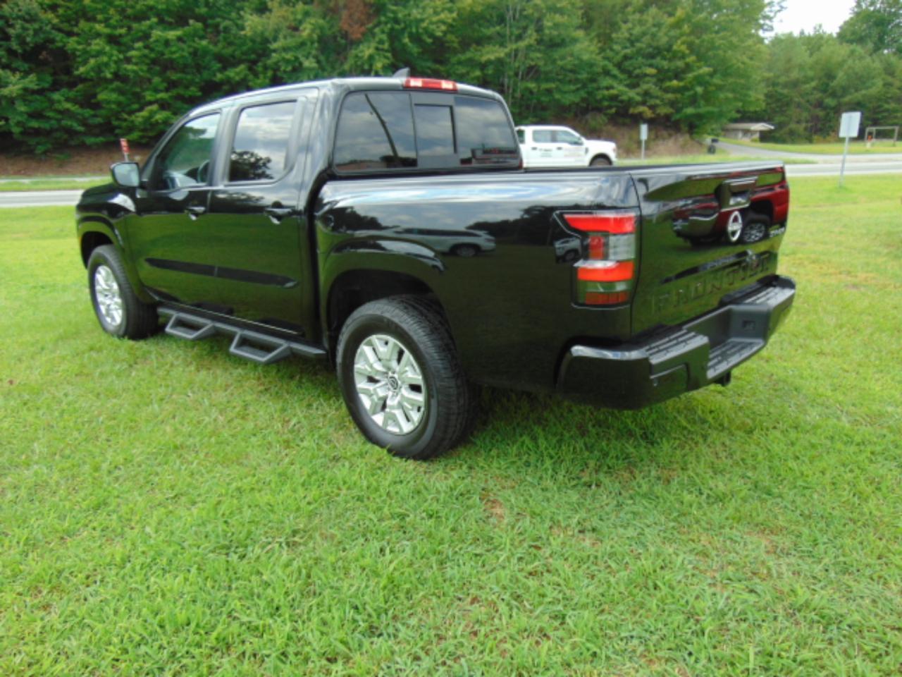 Nissan Frontier SV Crew Cab 4WD 2022