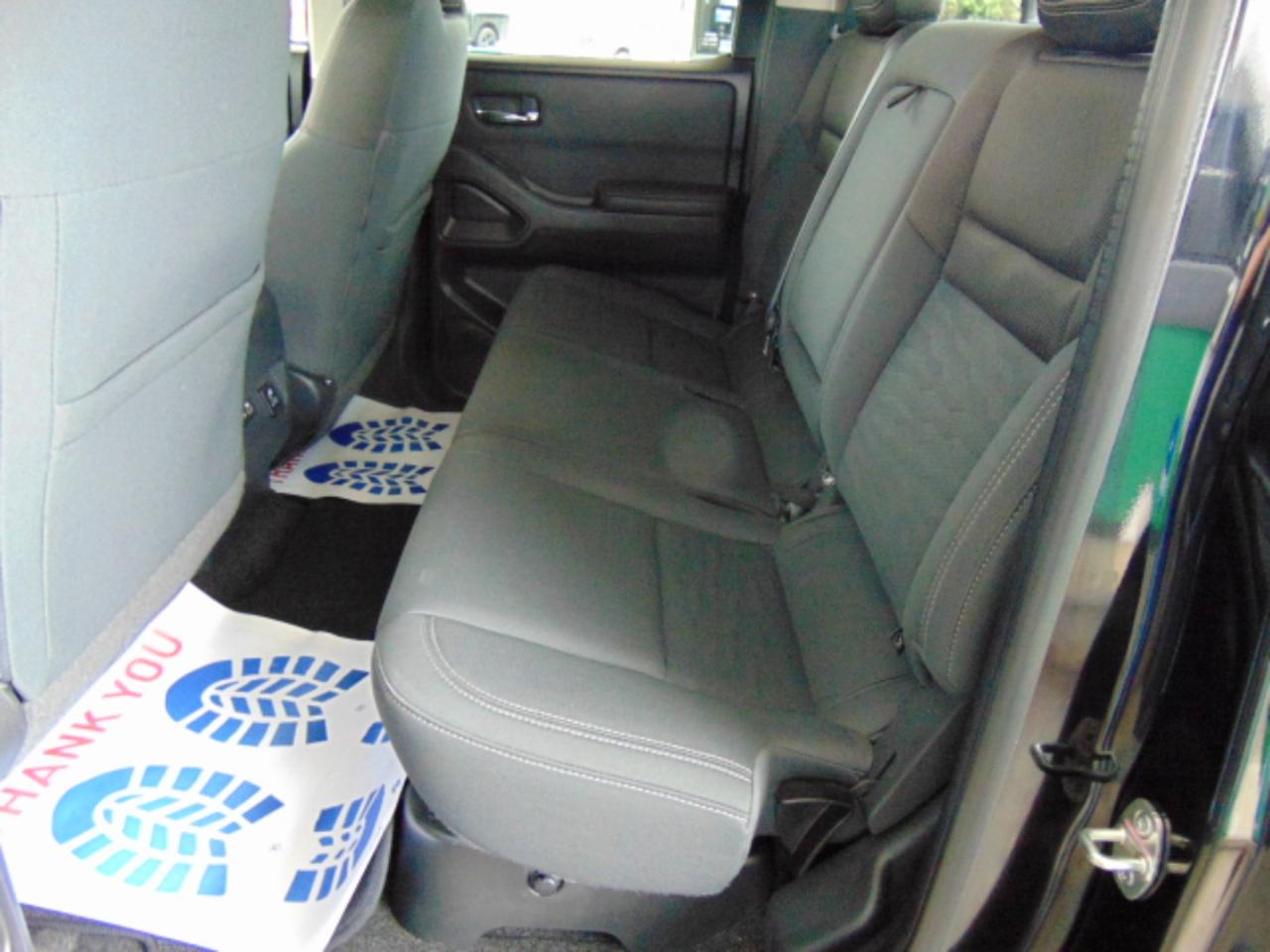 Nissan Frontier SV Crew Cab 4WD 2022