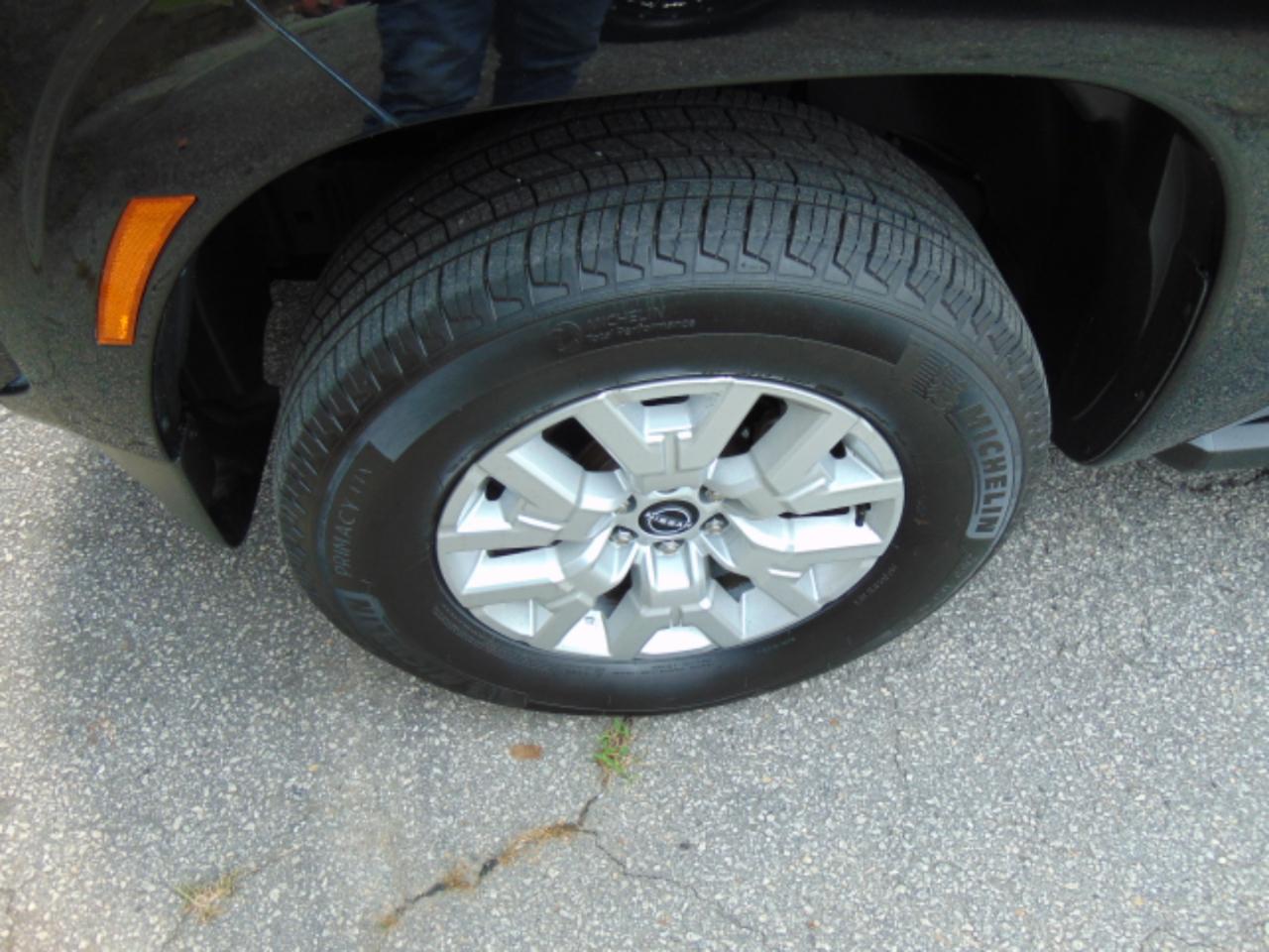 Nissan Frontier SV Crew Cab 4WD 2022