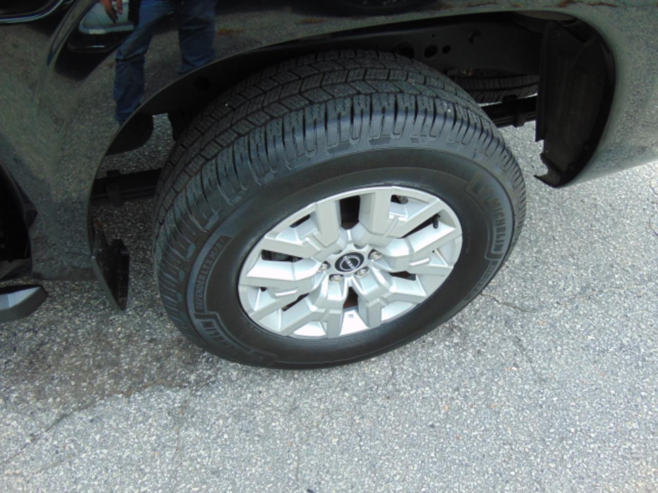 Nissan Frontier SV Crew Cab 4WD 2022