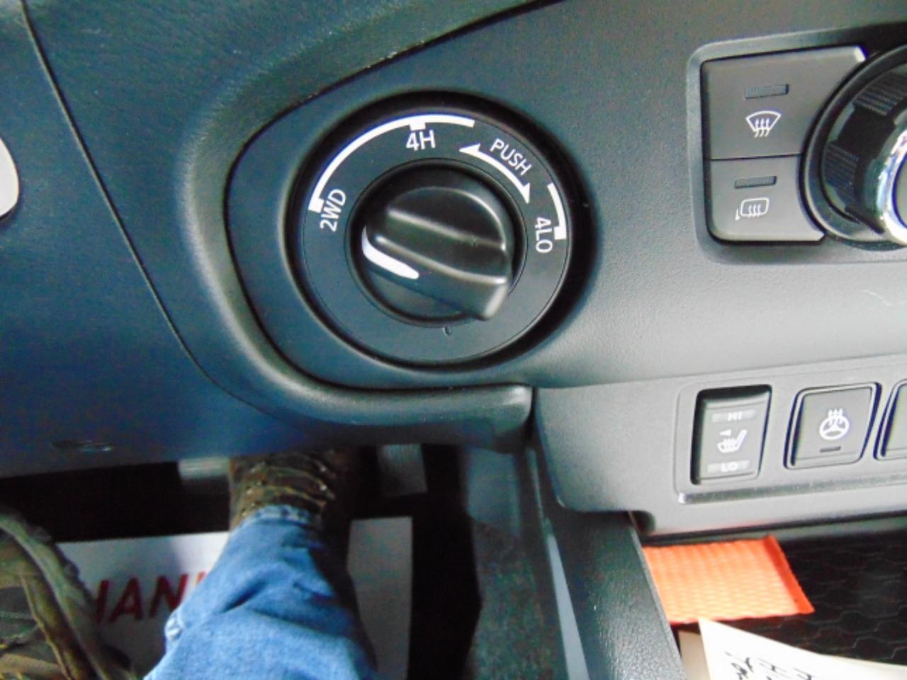Nissan Frontier SV Crew Cab 4WD 2022