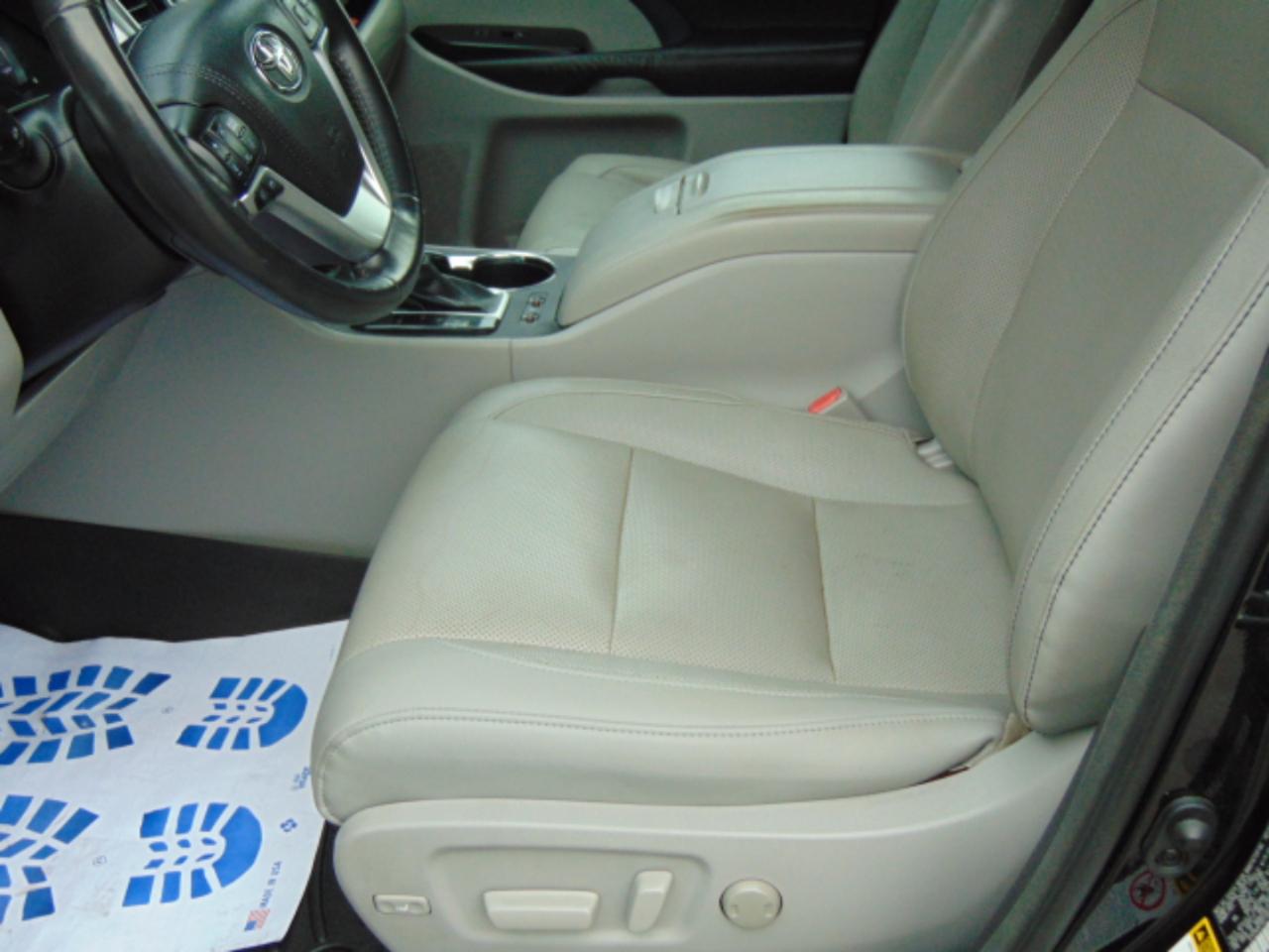 Toyota Highlander Limited FWD V6 2015