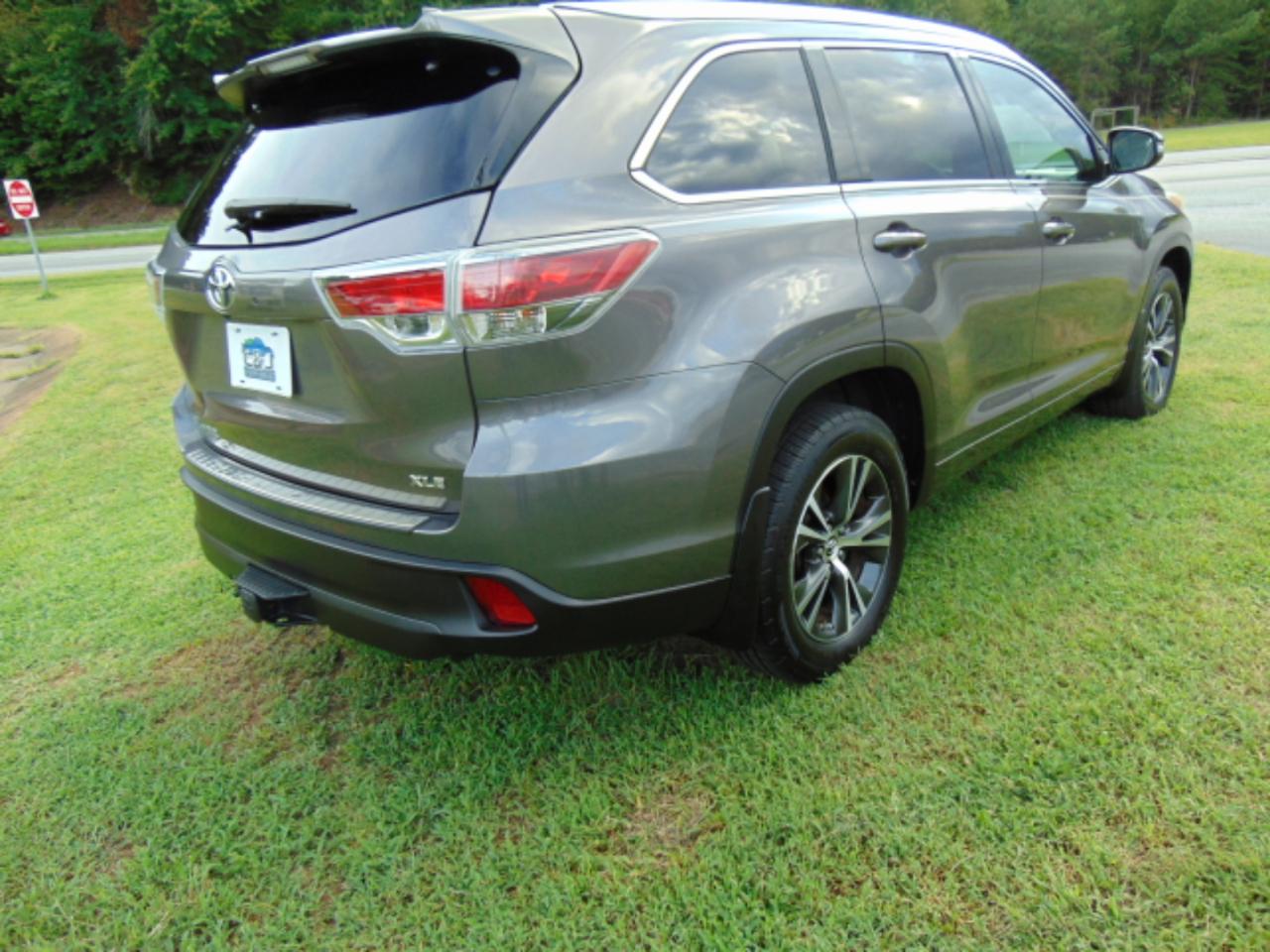 Toyota Highlander XLE FWD V6 2016