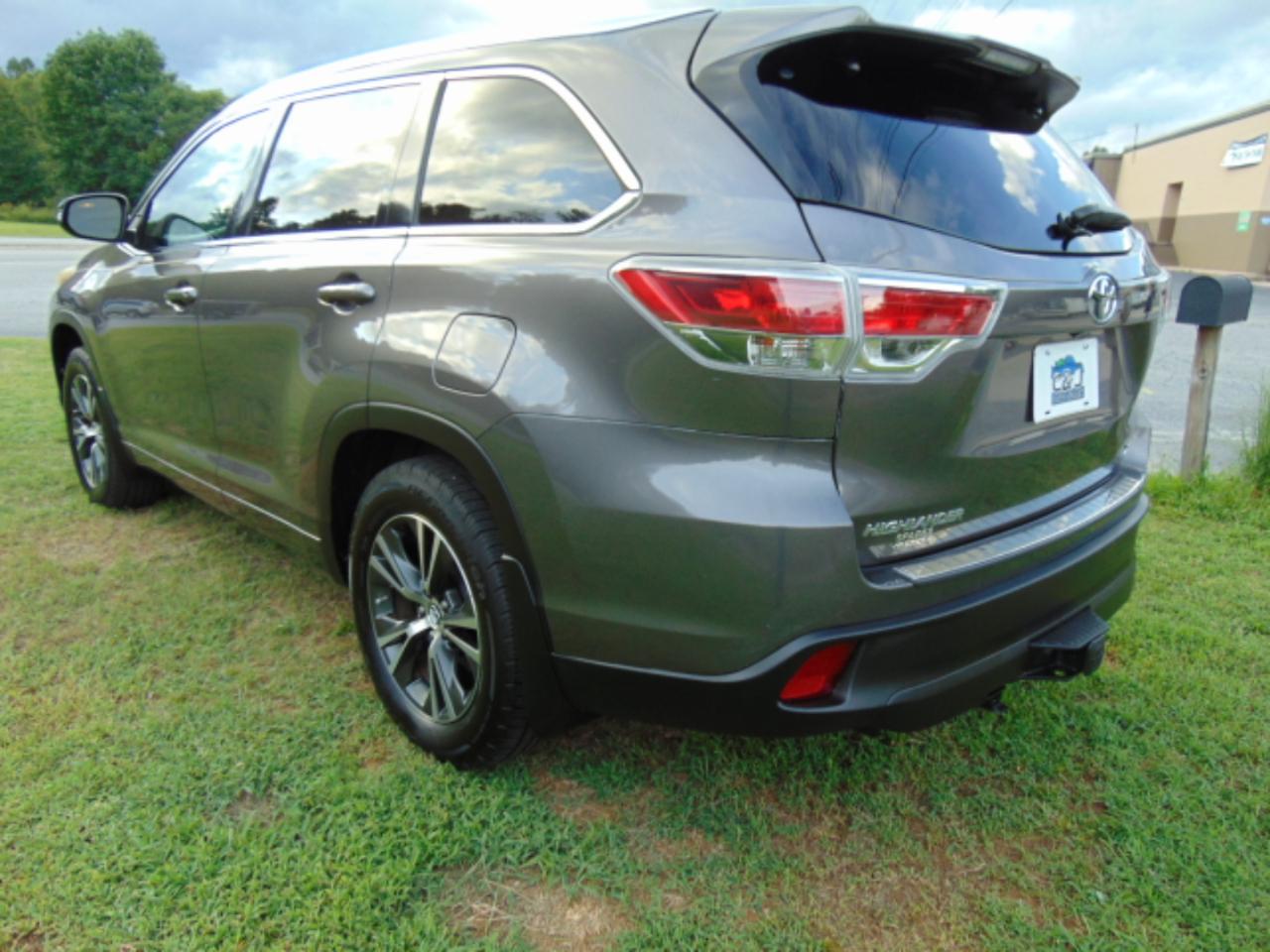 Toyota Highlander XLE FWD V6 2016