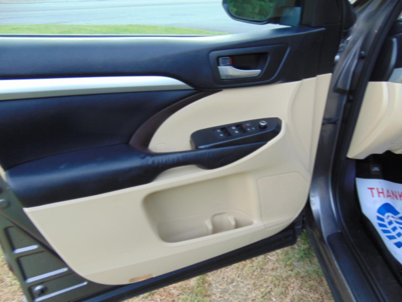 Toyota Highlander XLE FWD V6 2016