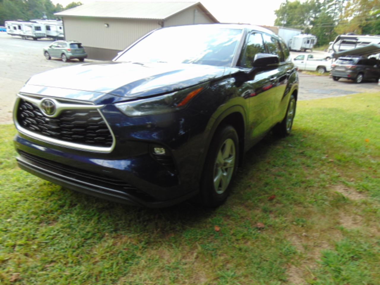 Toyota Highlander LE AWD V6 2021