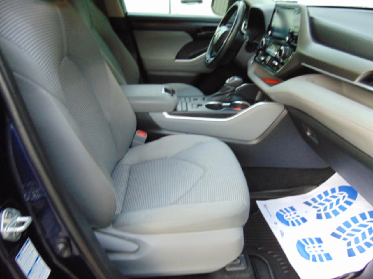 Toyota Highlander LE AWD V6 2021