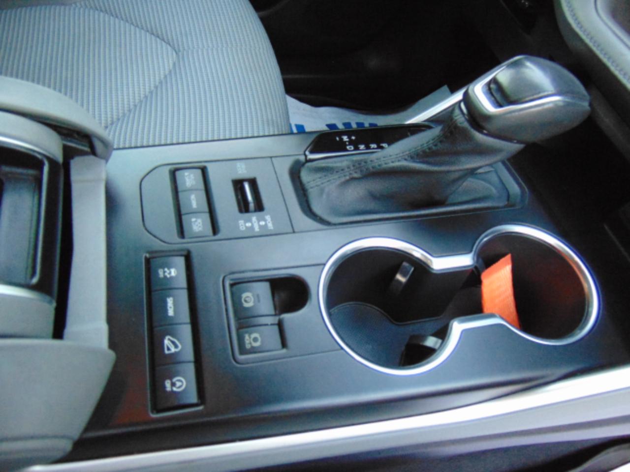 Toyota Highlander LE AWD V6 2021