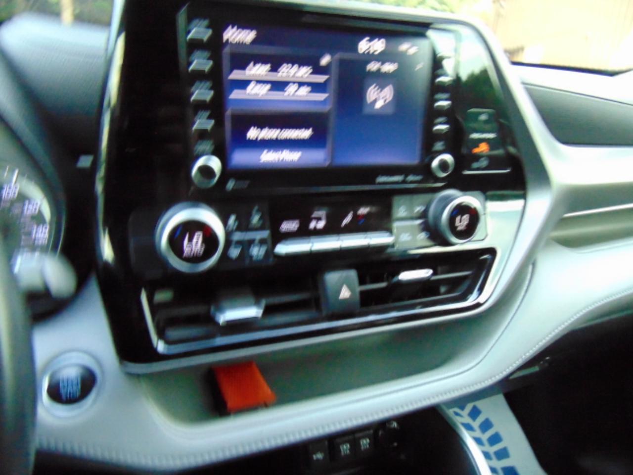 Toyota Highlander LE AWD V6 2021