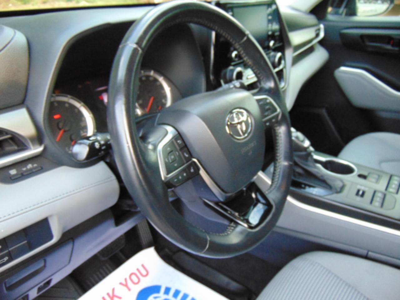 Toyota Highlander LE AWD V6 2021