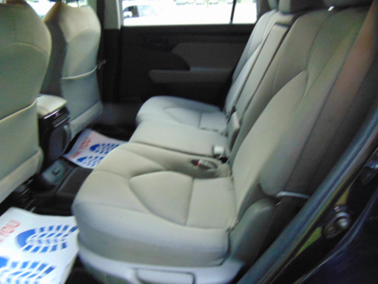 Toyota Highlander LE AWD V6 2021