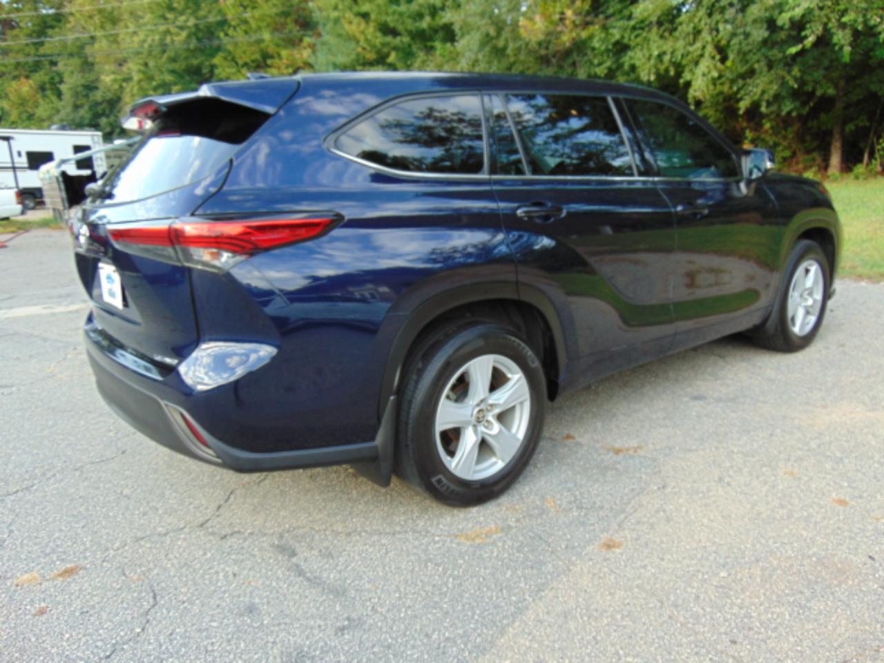 Toyota Highlander LE AWD V6 2021