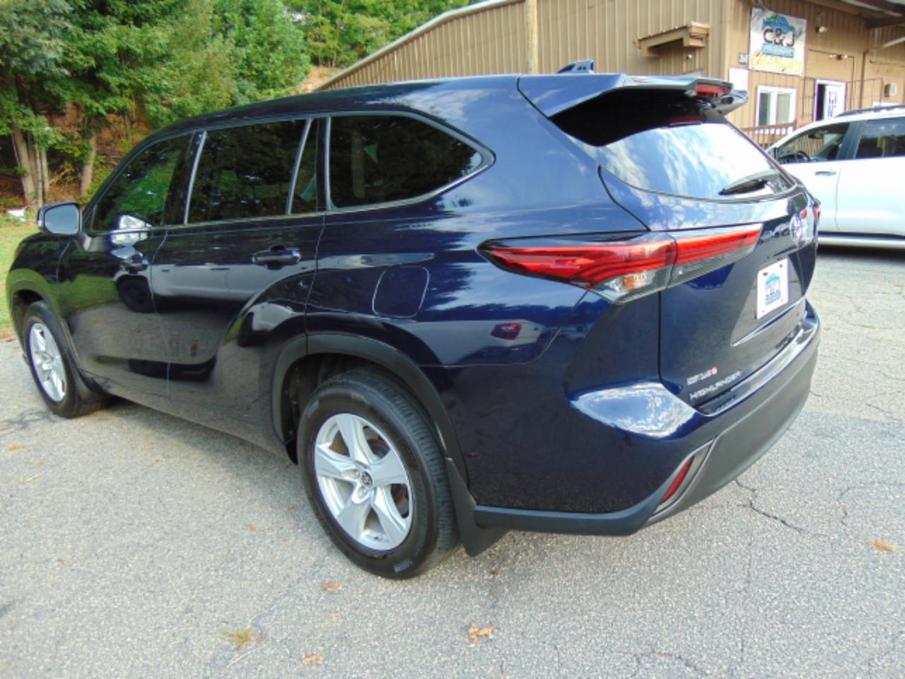 Toyota Highlander LE AWD V6 2021
