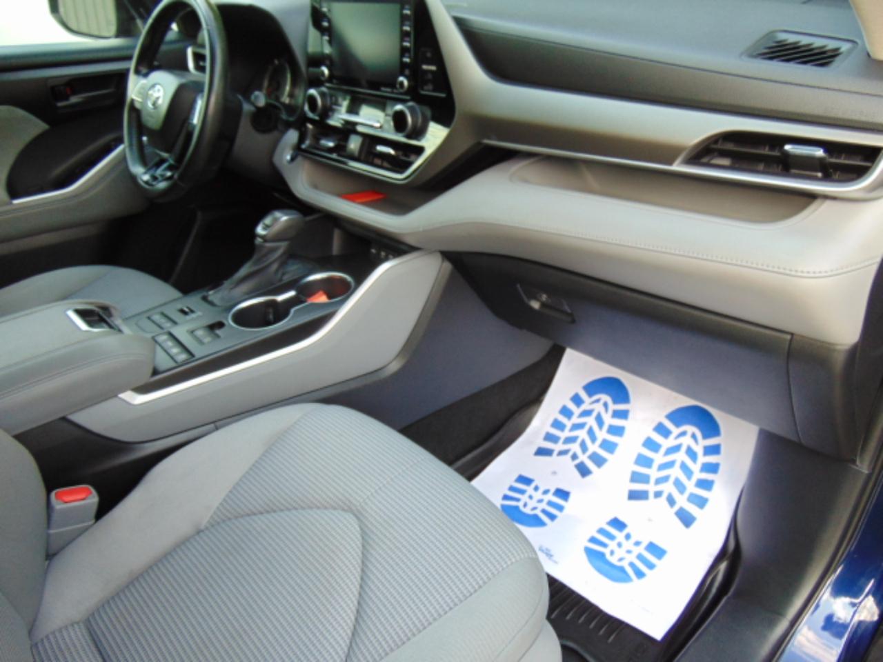 Toyota Highlander LE AWD V6 2021