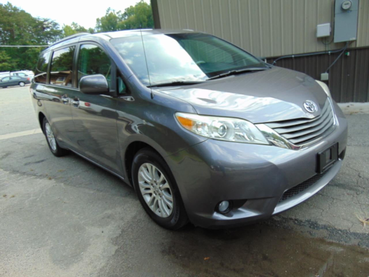 Toyota Sienna XLE FWD 8-Passenger V6 2014