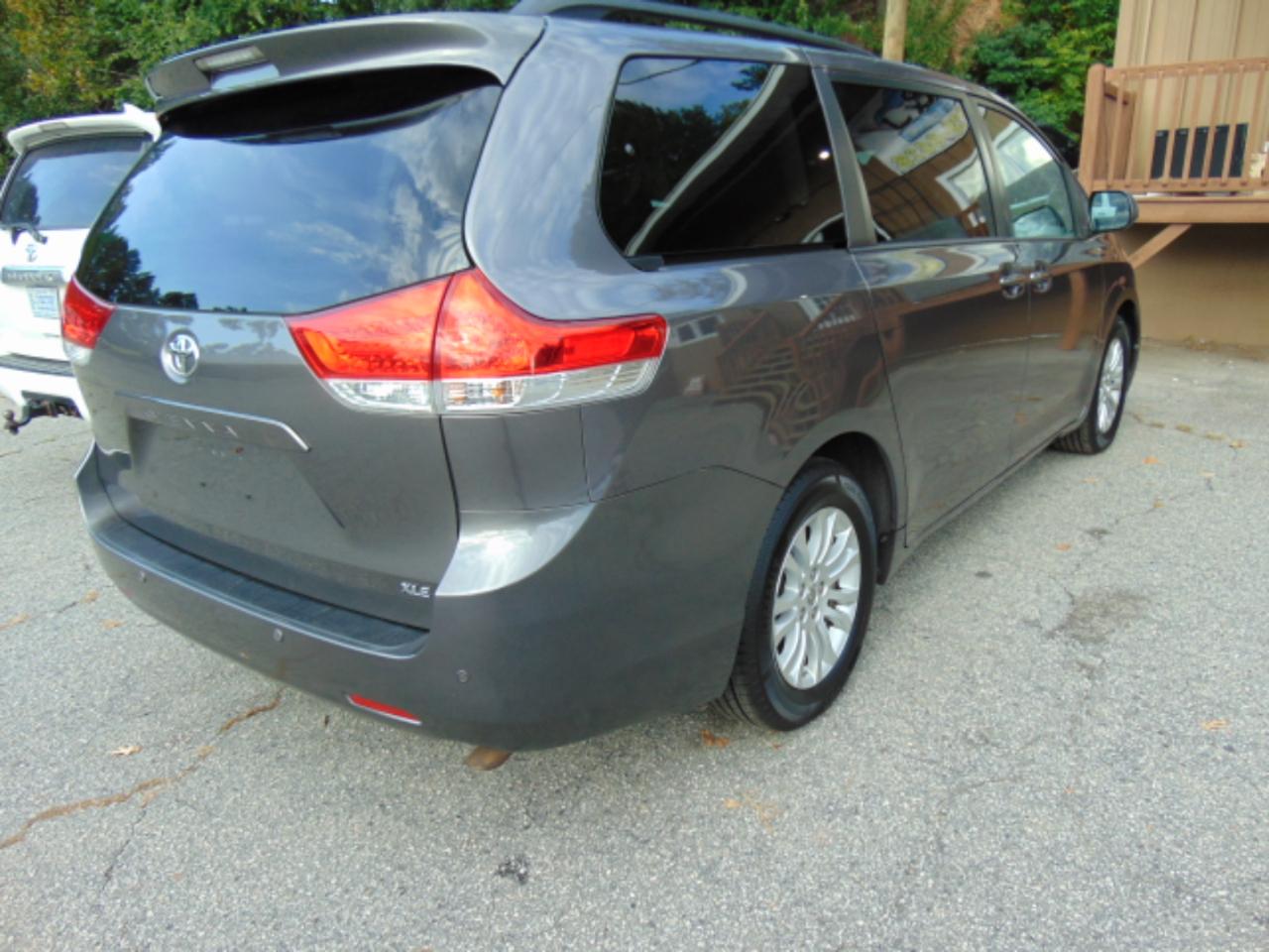 Toyota Sienna XLE FWD 8-Passenger V6 2014
