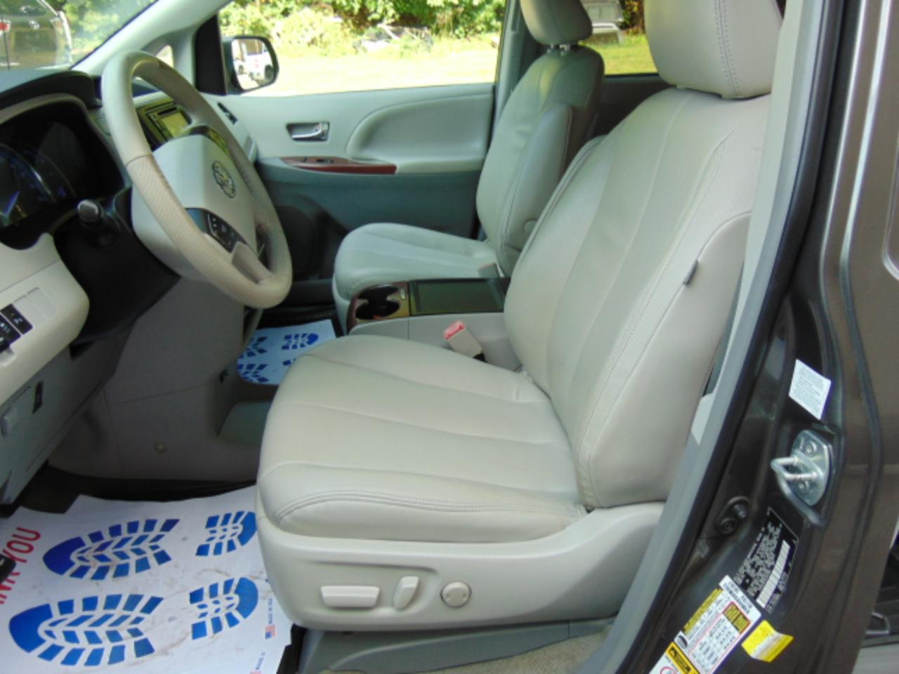 Toyota Sienna XLE FWD 8-Passenger V6 2014