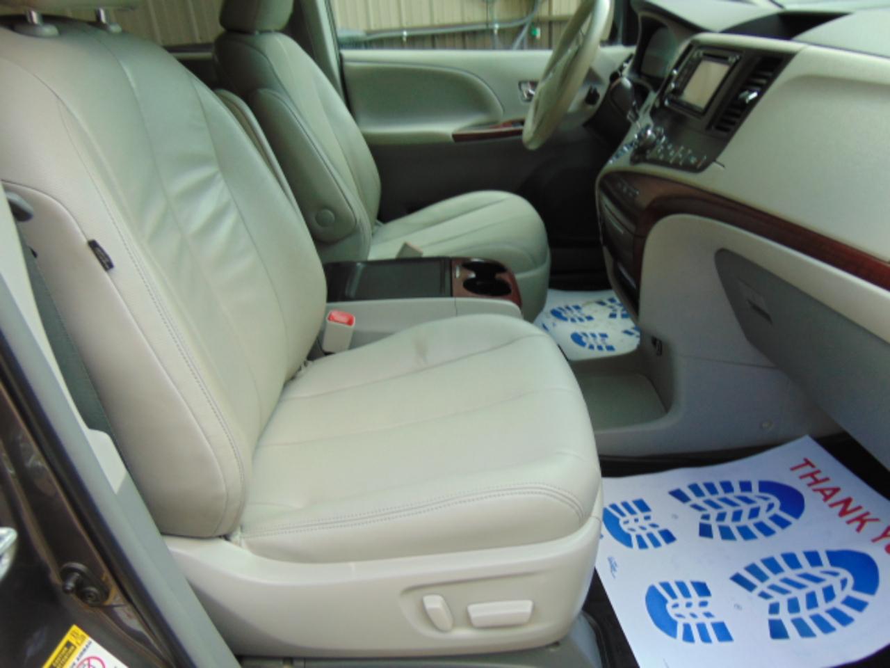 Toyota Sienna XLE FWD 8-Passenger V6 2014