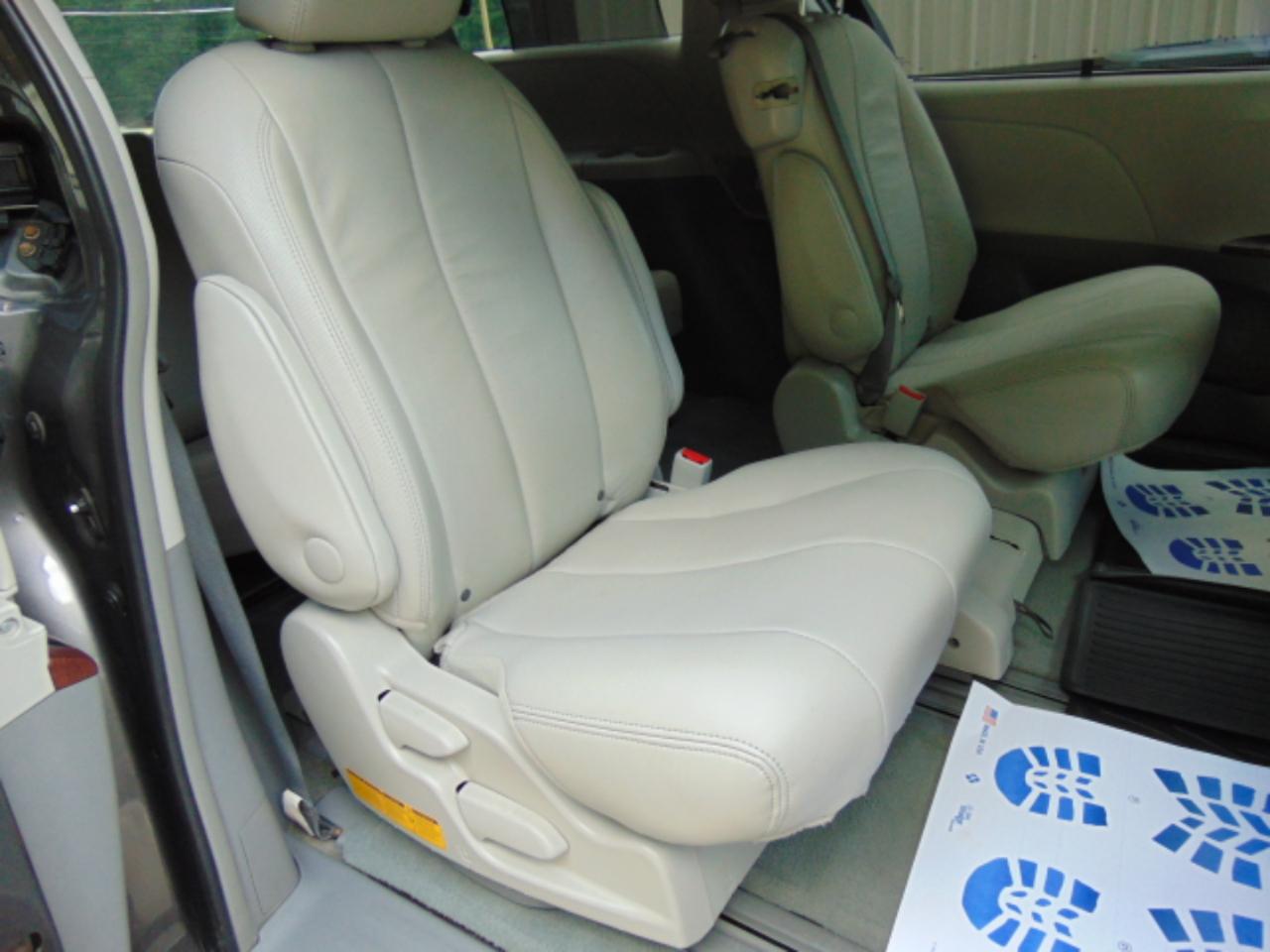 Toyota Sienna XLE FWD 8-Passenger V6 2014