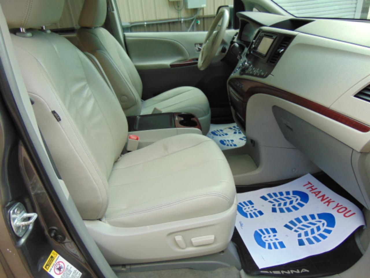 Toyota Sienna XLE FWD 8-Passenger V6 2014
