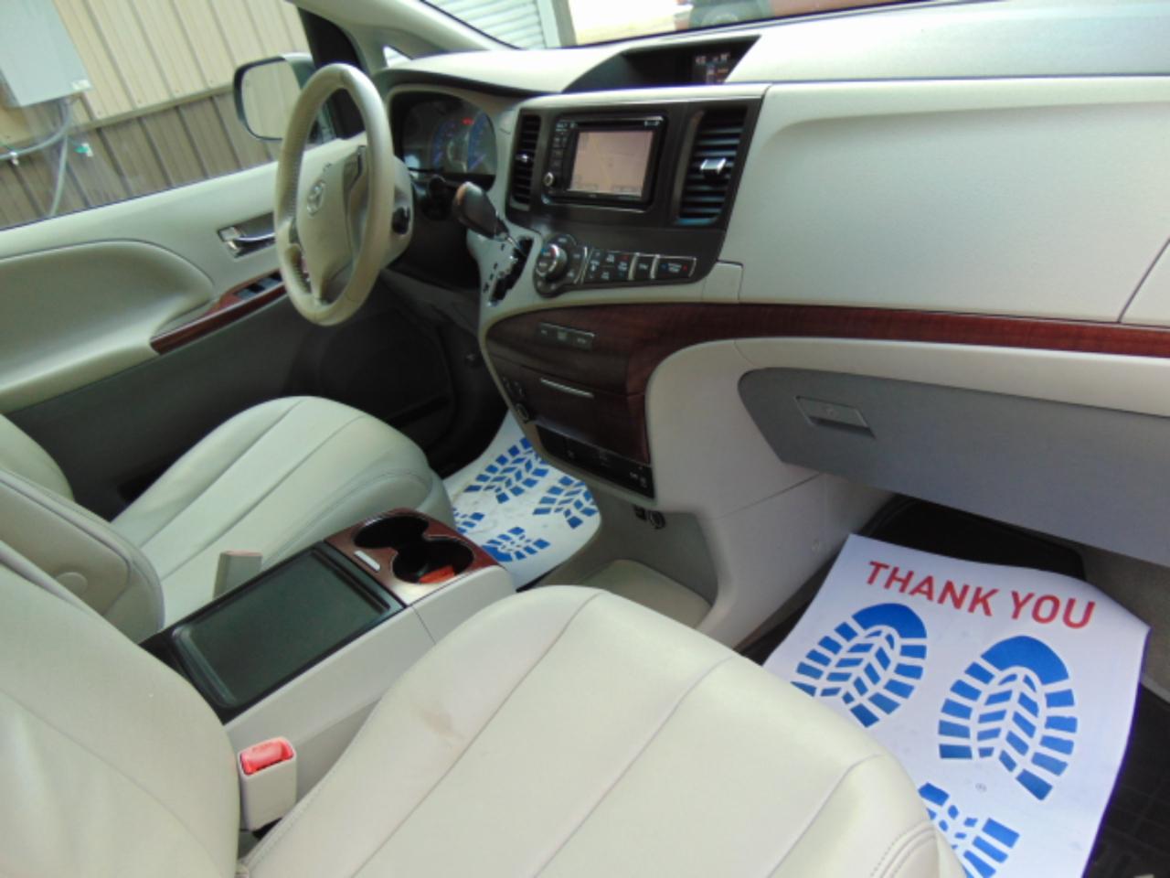Toyota Sienna XLE FWD 8-Passenger V6 2014