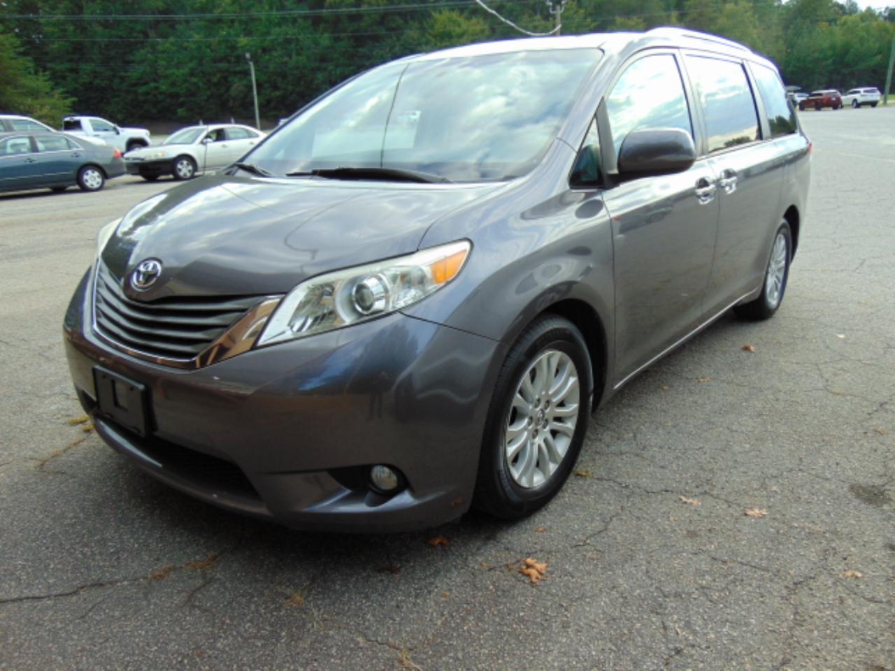 Toyota Sienna XLE FWD 8-Passenger V6 2014