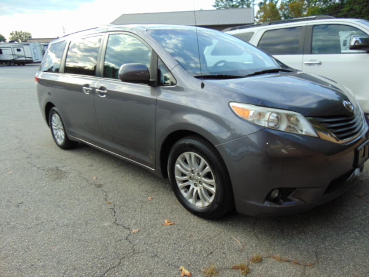 Toyota Sienna XLE FWD 8-Passenger V6 2014