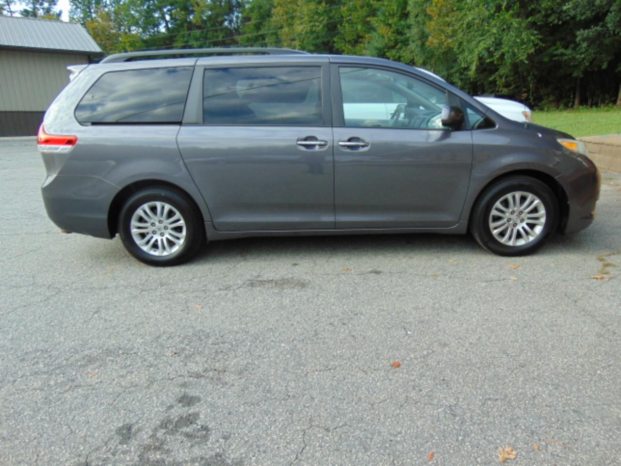 Toyota Sienna XLE FWD 8-Passenger V6 2014