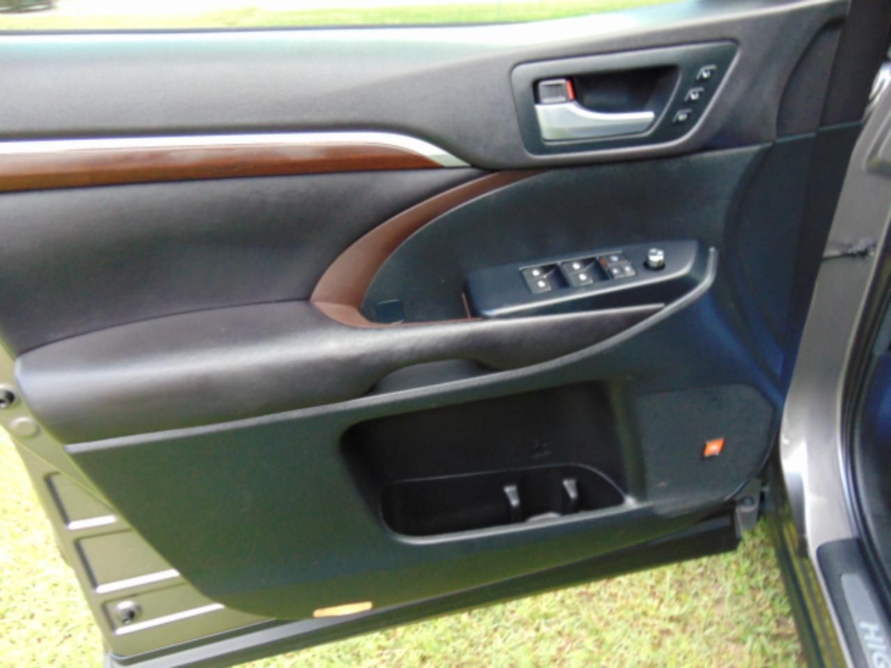 Toyota Highlander Limited FWD V6 2016
