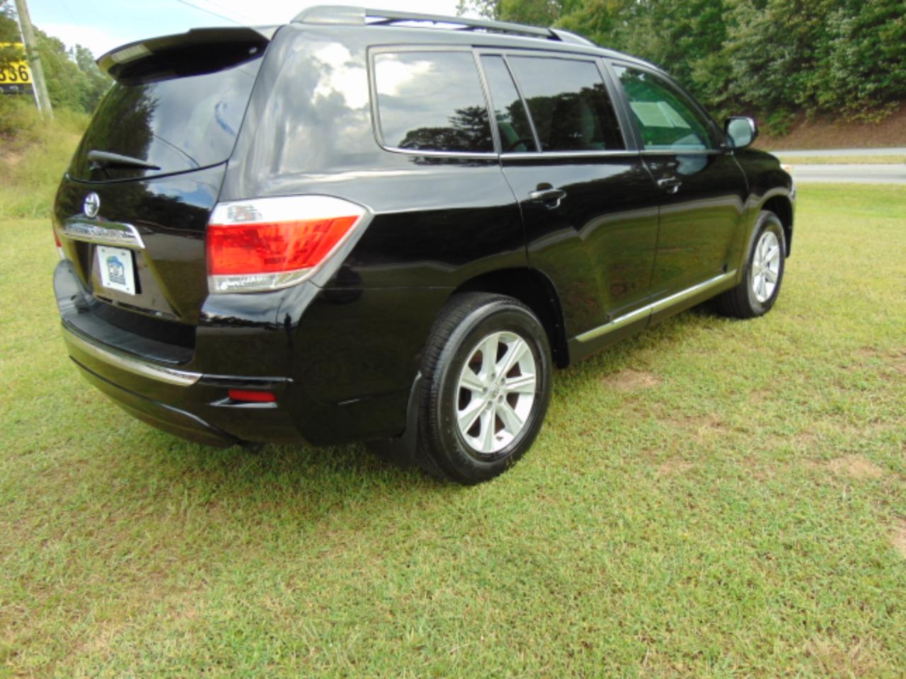 Toyota Highlander Base 4WD 2012