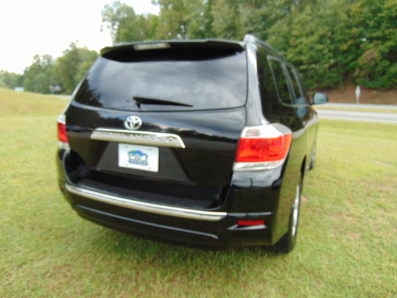 Toyota Highlander Base 4WD 2012