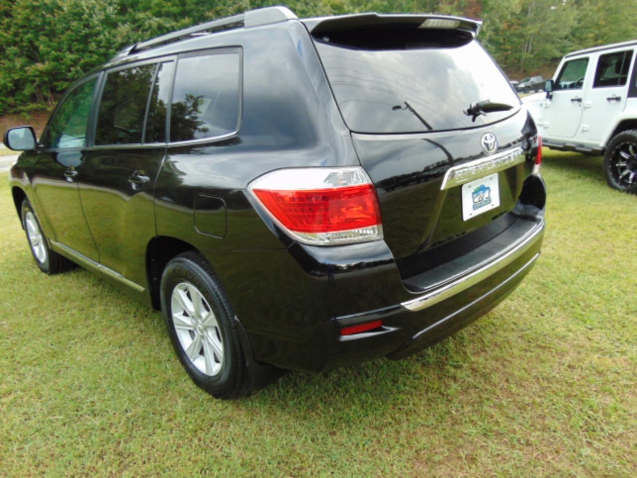Toyota Highlander Base 4WD 2012