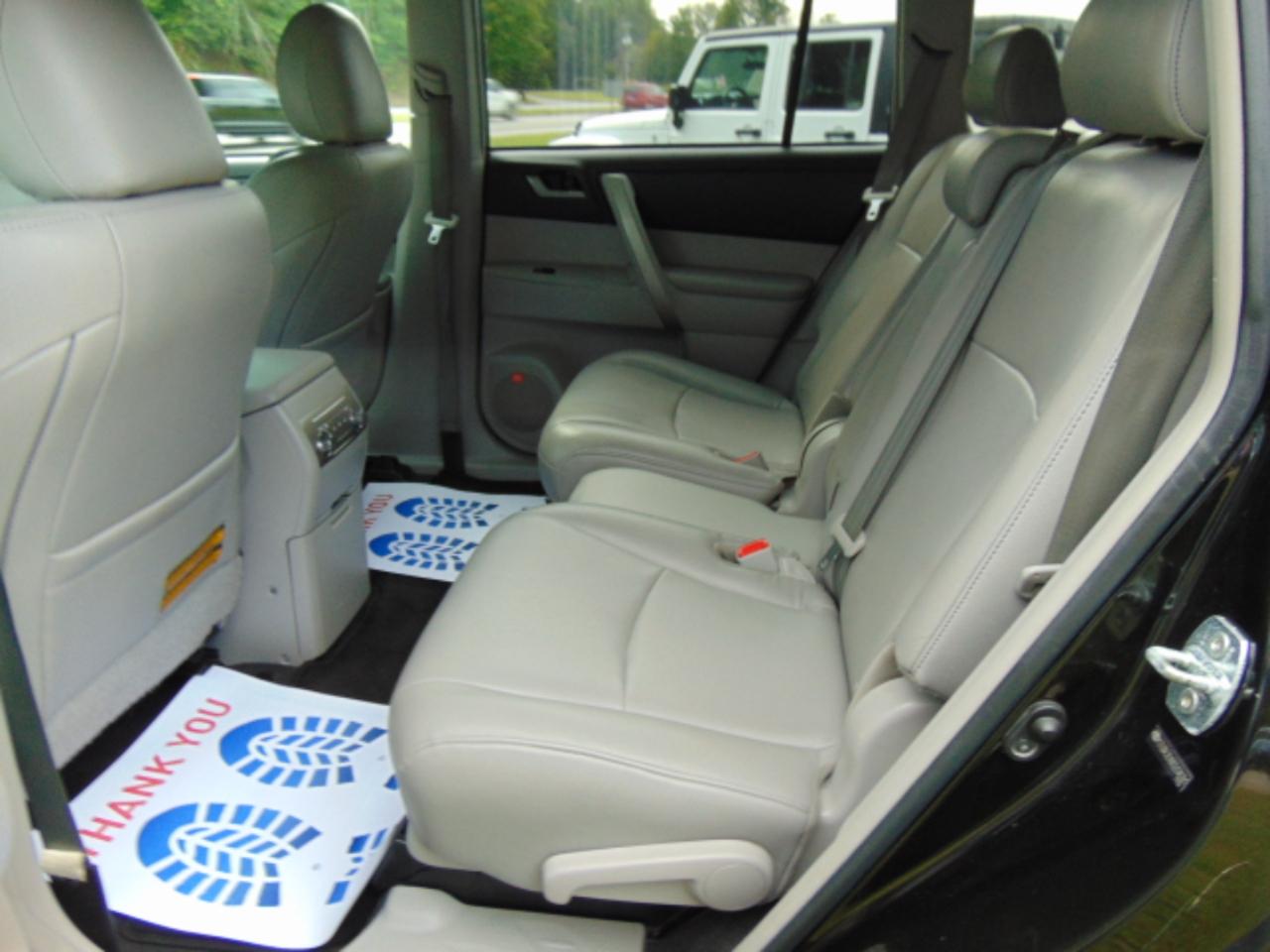 Toyota Highlander Base 4WD 2012