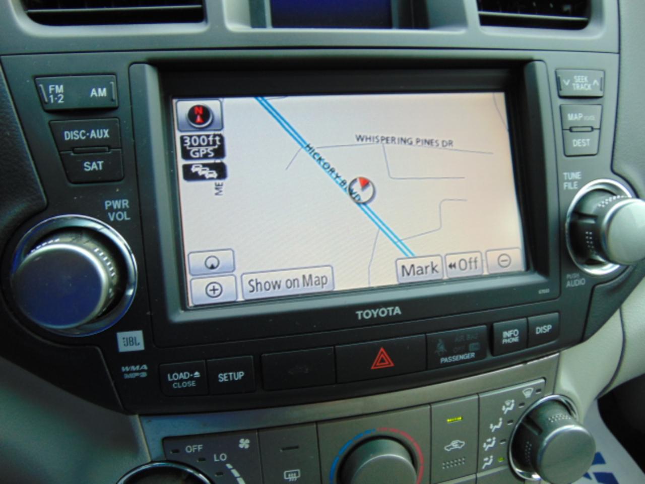 Toyota Highlander Base 4WD 2012