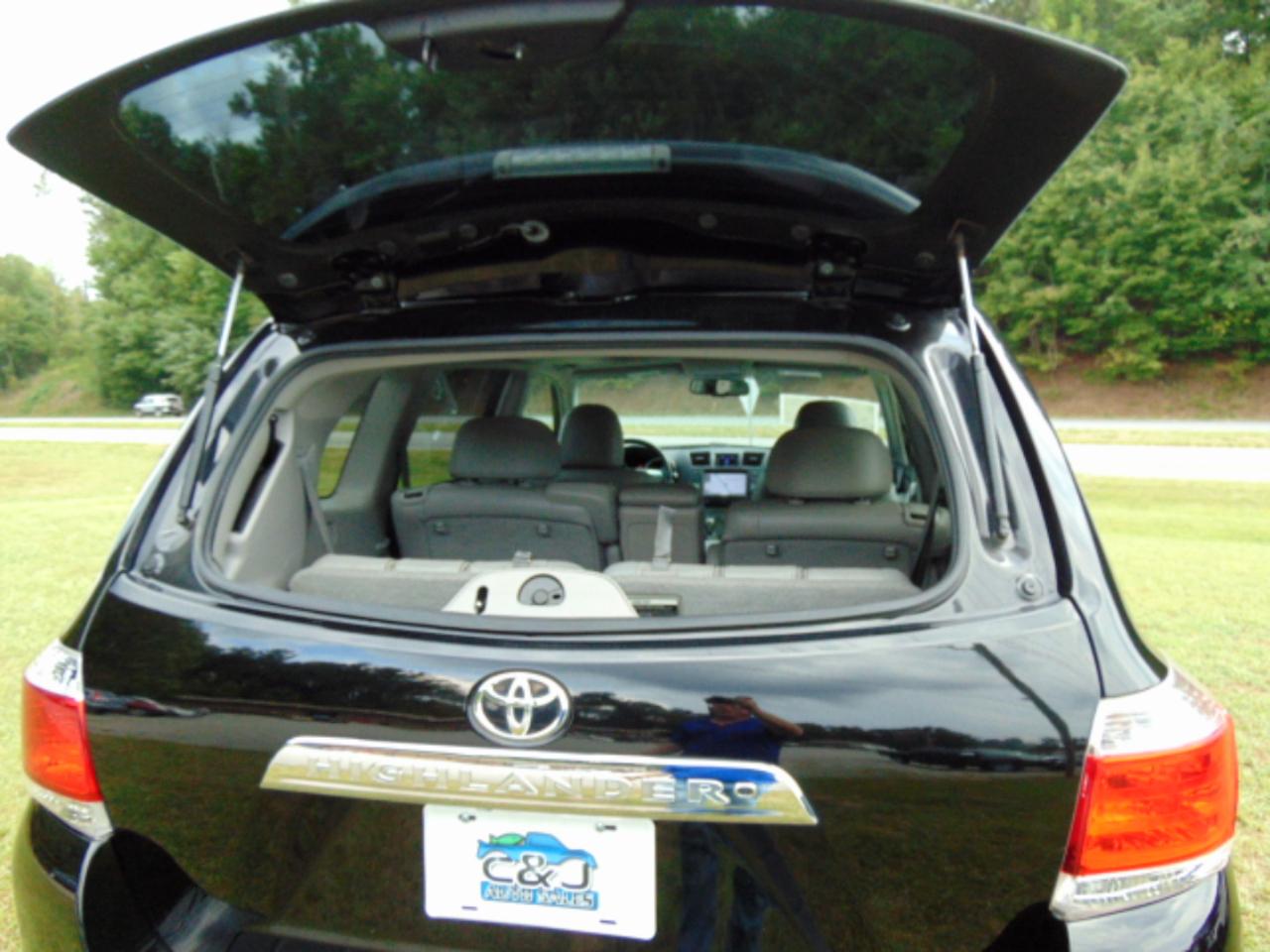 Toyota Highlander Base 4WD 2012