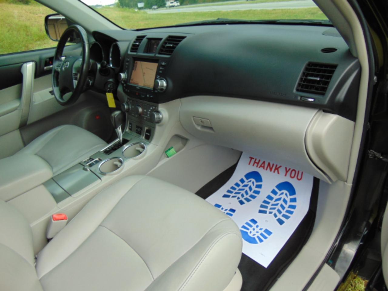 Toyota Highlander Base 4WD 2012