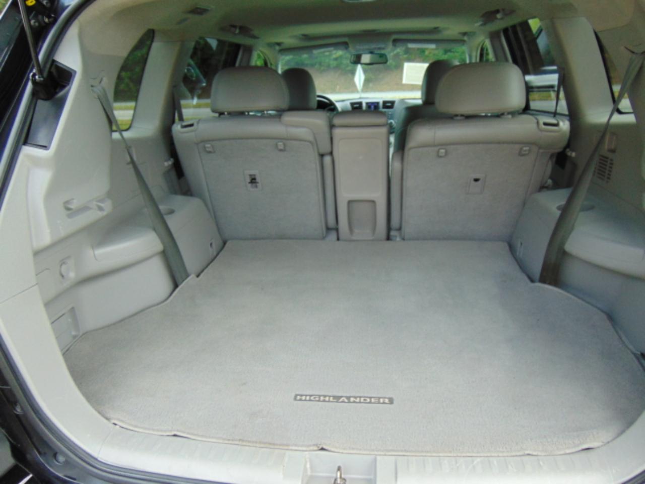 Toyota Highlander Base 4WD 2012